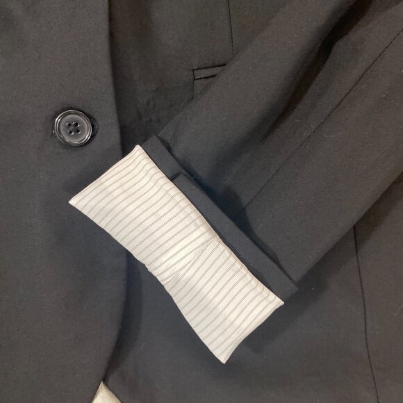 Banana Republic Classic Two-Button Fitted Blazer, Size 6 - Picture 9 of 9